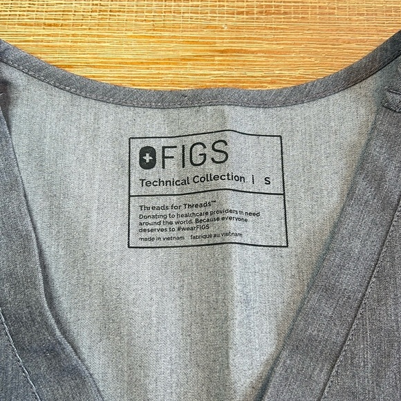 Figs Casma Three-Pocket Scrub Top - Picture 5 of 6